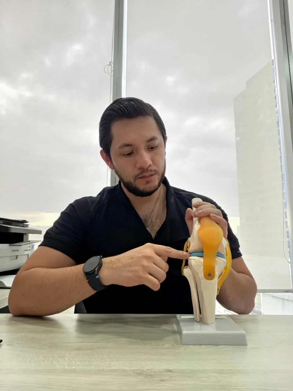 Biografía del Dr. José David Coria Reyes especialista en traumatología en CDMX y Naucalpan